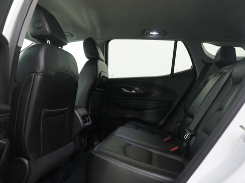 Used 2024 GMC Terrain SLT AWD/4WD image 19