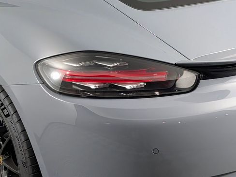 Used 2025 Porsche 718 Cayman image 16