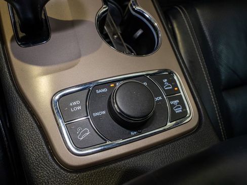 Used 2015 Jeep Grand Cherokee Overland w/ Advanced Technology Group image 19