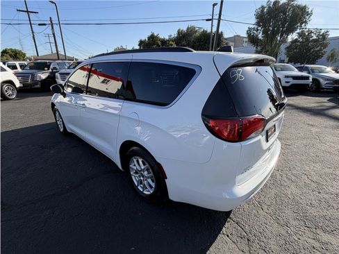 Used 2021 Chrysler Voyager Lxi image 4