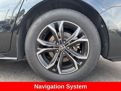 Used 2025 Toyota Sienna Platinum AWD/4WD image 18