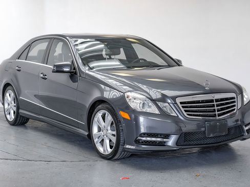 Used 2013 Mercedes-Benz E 350 4MATIC Sedan w/ Premium 1 Pkg image 9