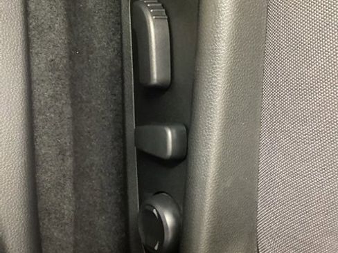 Used 2025 Subaru Crosstrek 2.0i Premium image 15