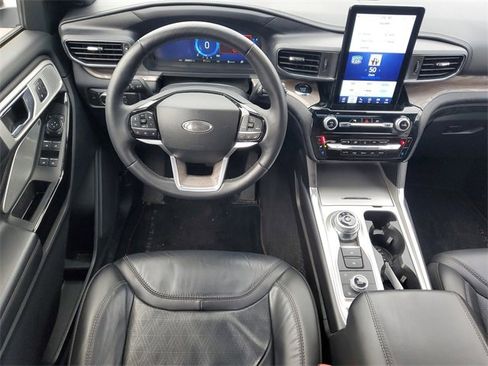 Certified 2022 Ford Explorer Platinum w/ Equipment Group 601A image 29