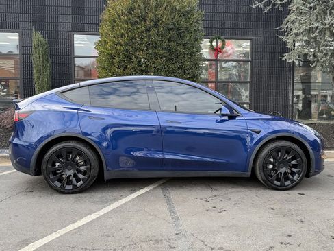 Used 2020 Tesla Model Y Long Range image 21