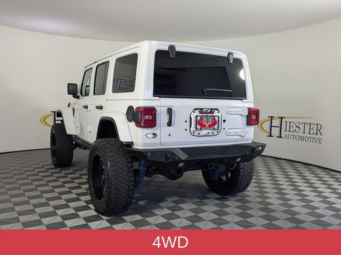 Used 2018 Jeep Wrangler Unlimited Sahara AWD/4WD image 4