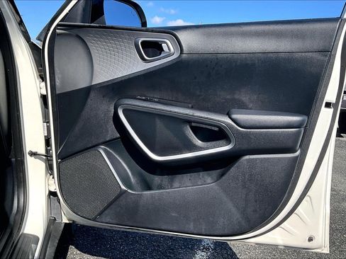 Used 2023 Kia Soul S image 21