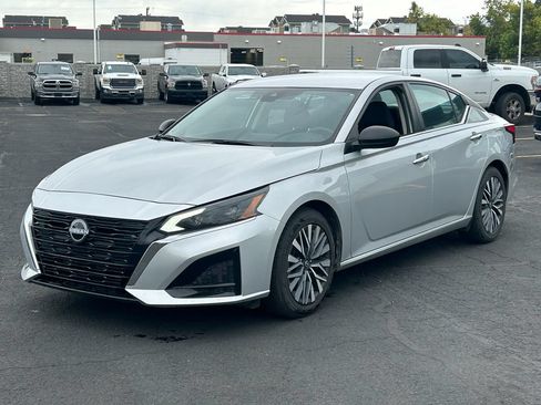 Used 2024 Nissan Altima 2.5 SV FWD image 7