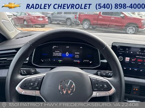 Used 2025 Volkswagen Jetta SE image 6