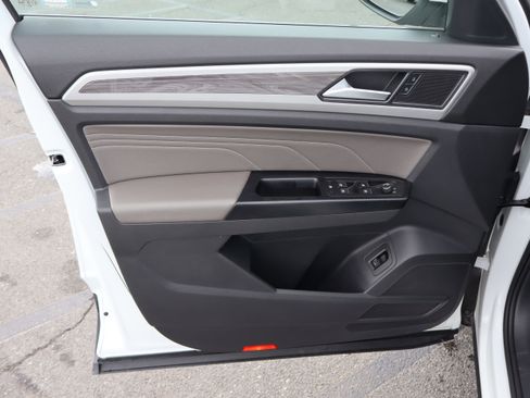 Used 2021 Volkswagen Atlas Cross Sport SE FWD image 15