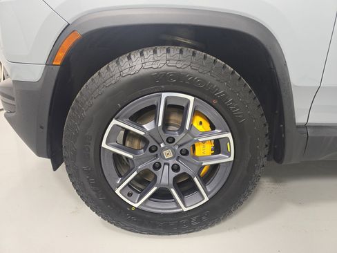 Used 2023 Rivian R1T Adventure image 9