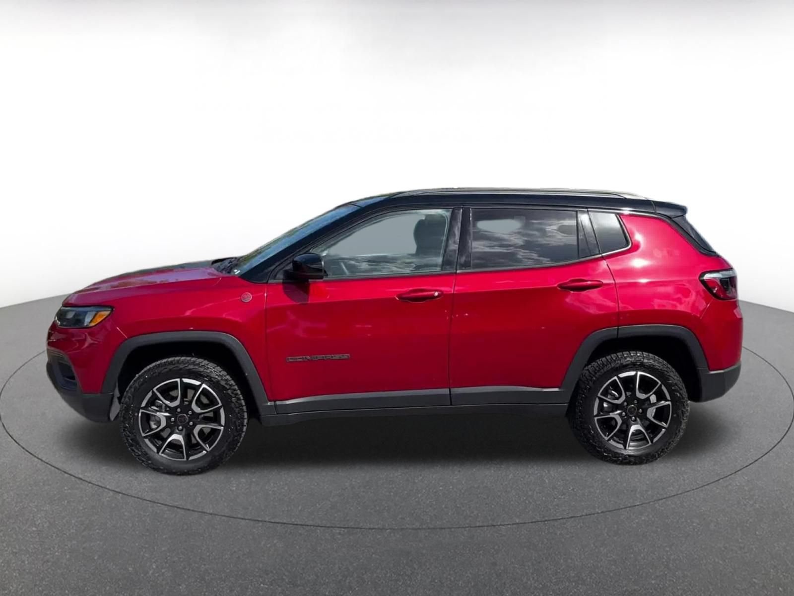 Used 2025 Jeep Compass Trailhawk AWD/4WD image 7