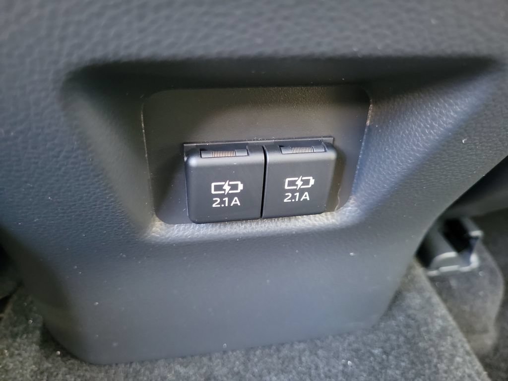 Used 2020 Toyota RAV4 XLE Premium FWD image 10