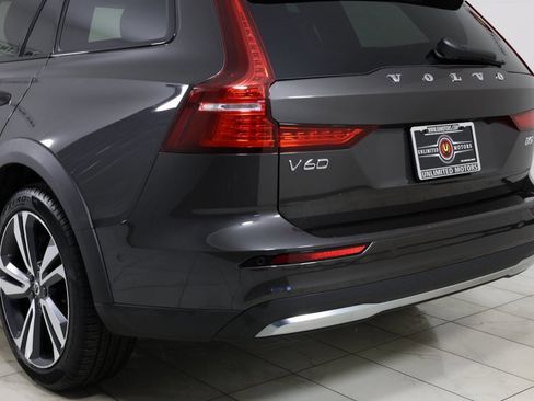 Used 2025 Volvo V60 B5 Cross Country Plus image 43