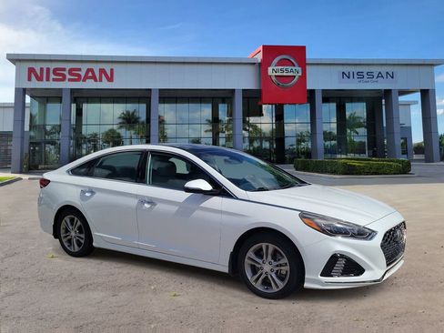 Used 2018 Hyundai Sonata Limited w/ Ultimate Package 07 FWD image 2