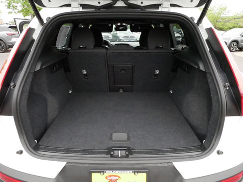 Used 2025 Volvo XC40 B5 Core AWD/4WD image 18