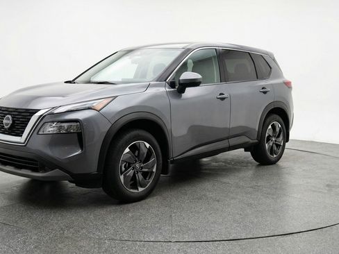 Used 2025 Nissan Rogue SV FWD image 3
