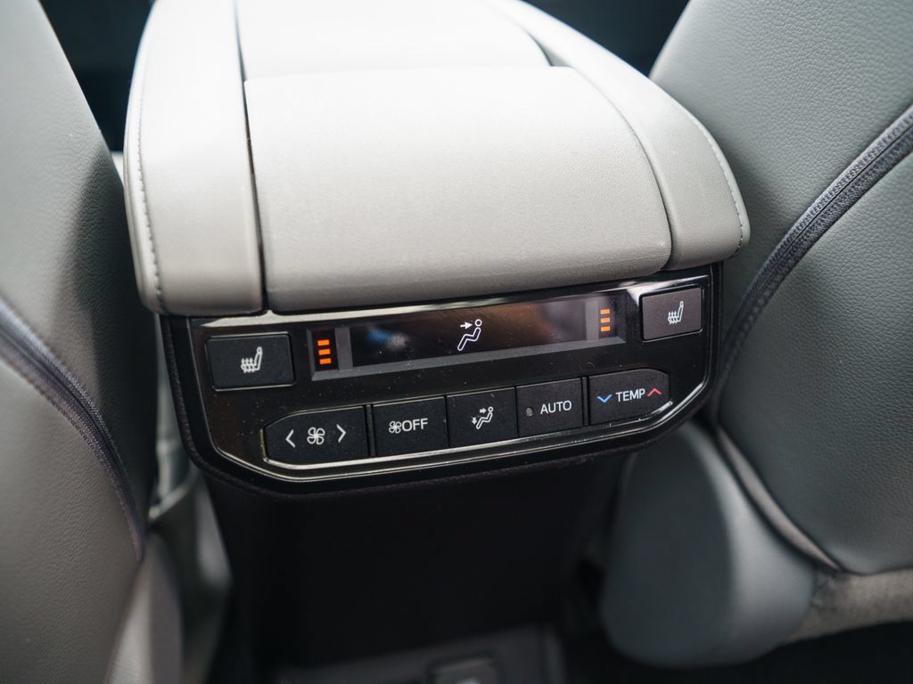 Used 2021 Toyota Highlander Platinum AWD/4WD image 45