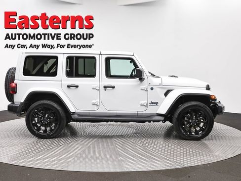 Used 2025 Jeep Wrangler Unlimited Sahara AWD/4WD image 4