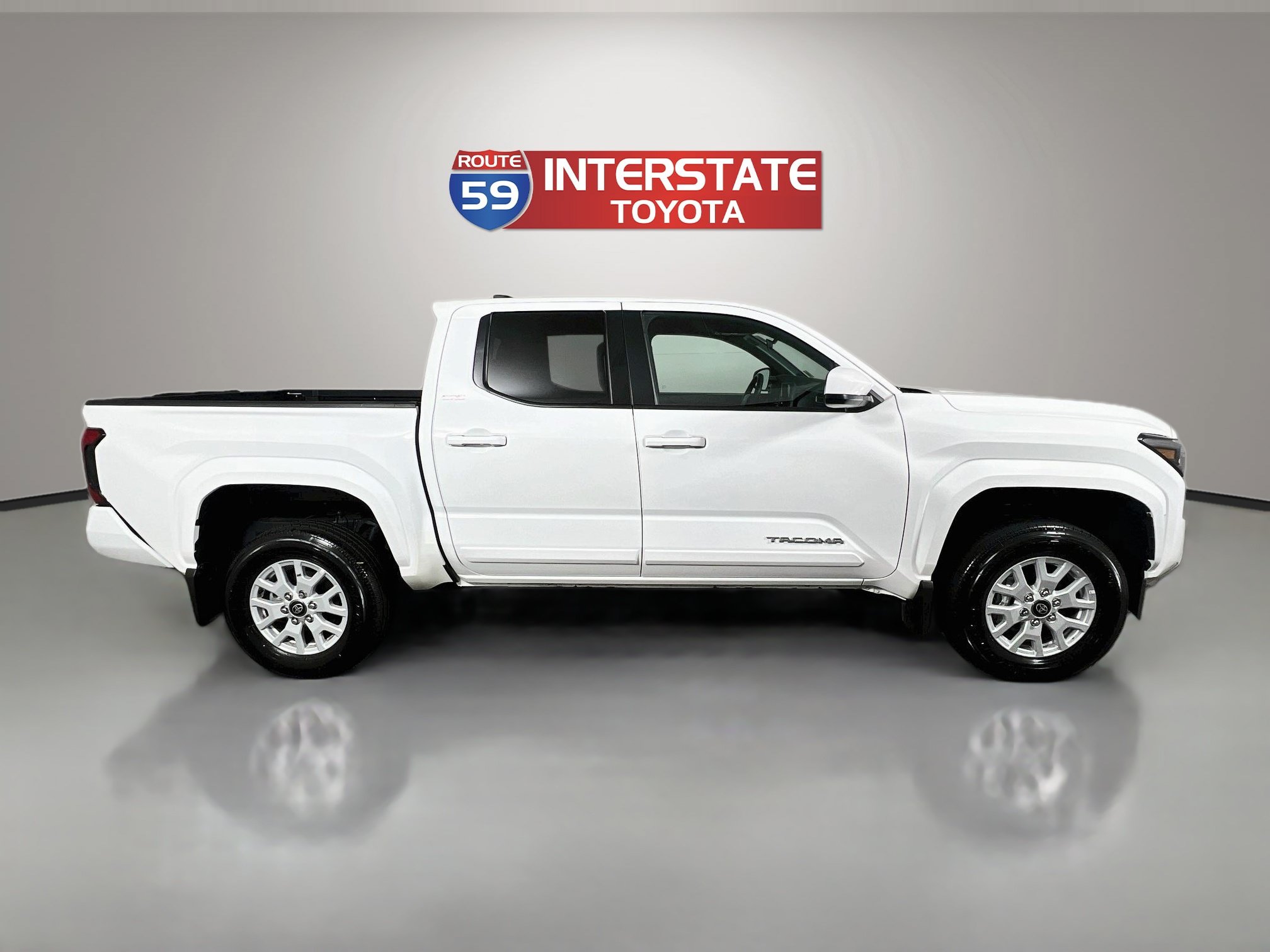 Used 2026 Toyota Tacoma SR5 AWD/4WD image 8