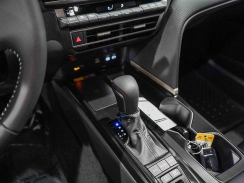 New 2026 Toyota Camry Hybrid FWD image 25