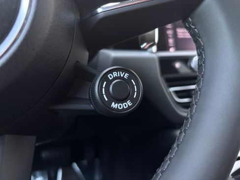 New 2026 Porsche Macan image 17