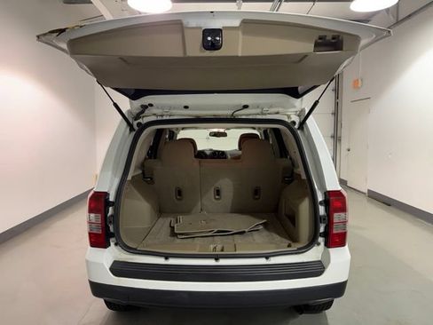 Used 2017 Jeep Patriot Latitude FWD image 8