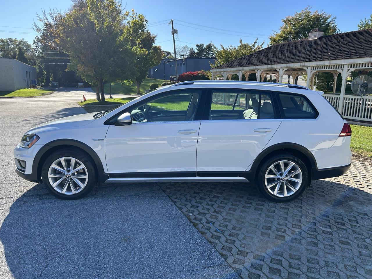 Used 2017 Volkswagen Golf Alltrack S AWD/4WD image 8