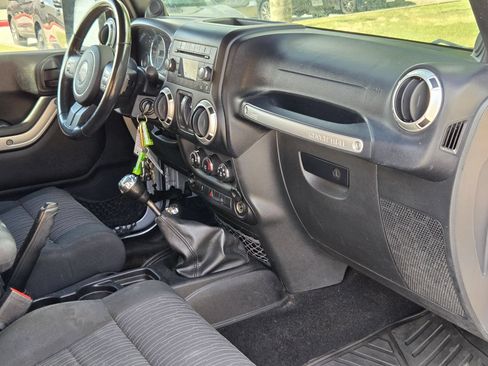 Used 2011 Jeep Wrangler Rubicon w/ PWR Convenience Group AWD/4WD image 24
