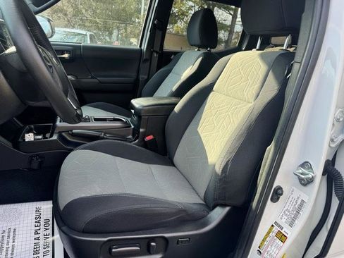 Used 2021 Toyota Tacoma TRD Off-Road w/ Technology Package image 8