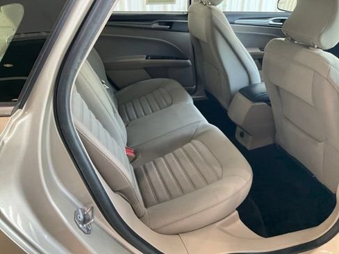 Used 2018 Ford Fusion SE FWD image 20