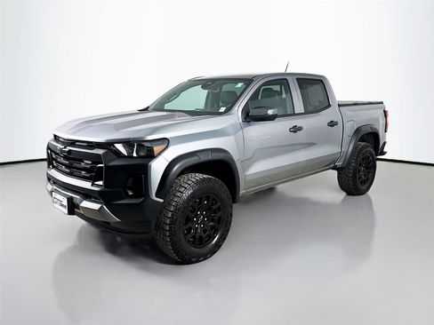 Used 2025 Chevrolet Colorado Trail Boss AWD/4WD image 5