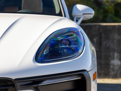 Certified 2025 Porsche Macan image 17