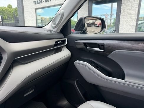 Used 2022 Toyota Highlander Limited AWD/4WD image 21