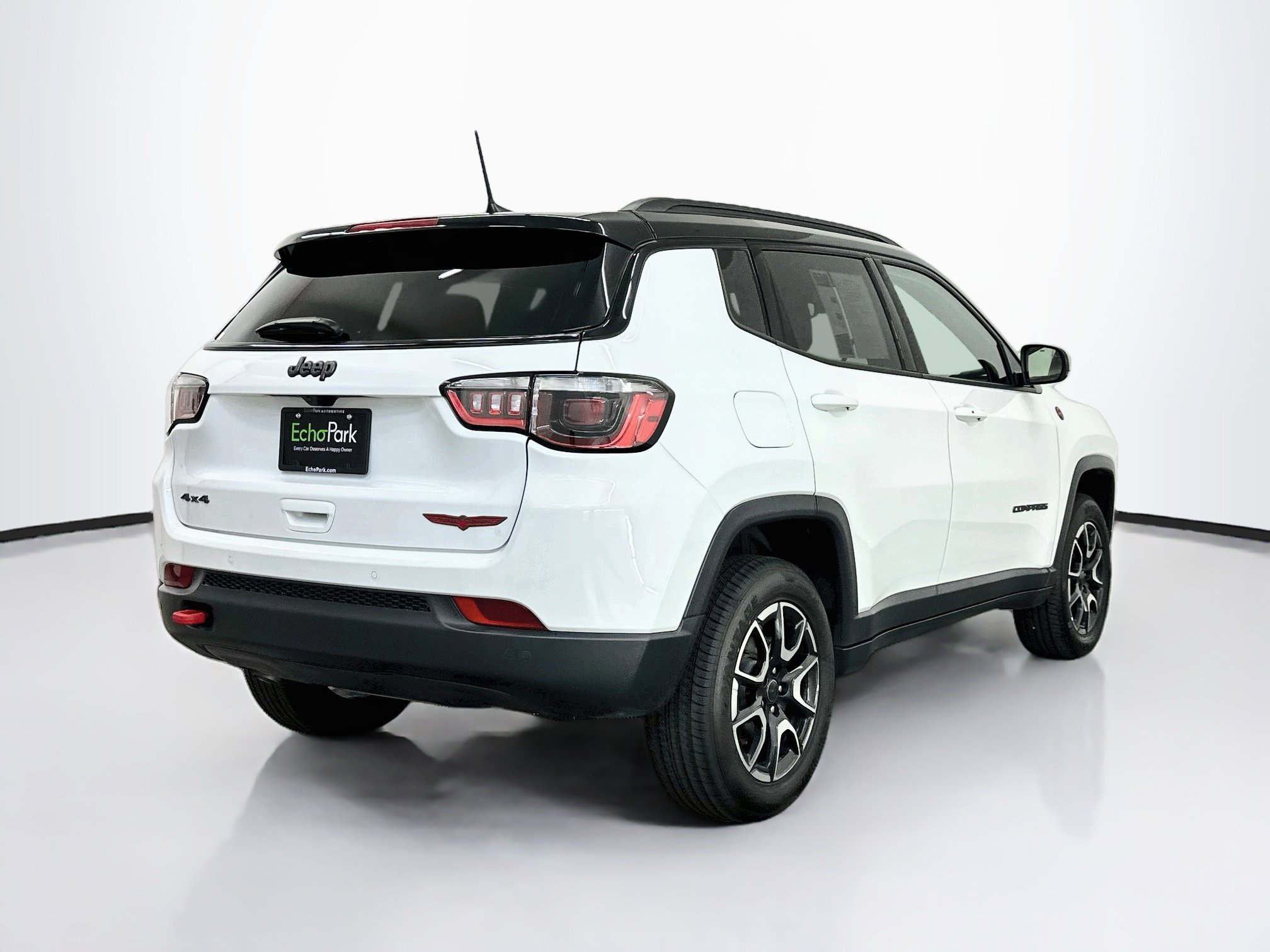 Used 2025 Jeep Compass Trailhawk AWD/4WD image 9