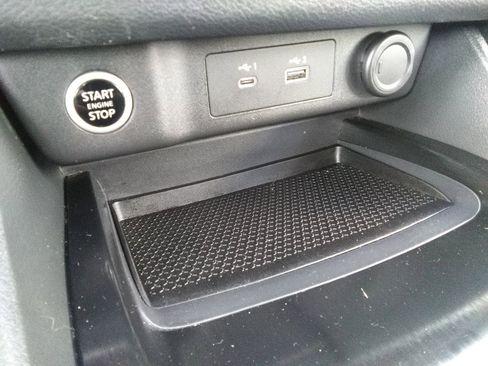 Used 2022 Nissan Rogue SV image 16