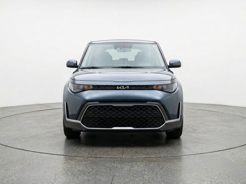 Used 2025 Kia Soul LX w/ LX Technology Package FWD image 2