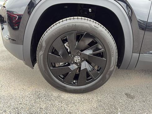 New 2026 Volkswagen Atlas Cross Sport SE FWD image 9