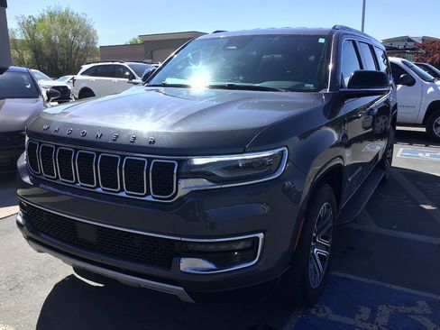 Used 2024 Jeep Wagoneer L Series II RWD image 2