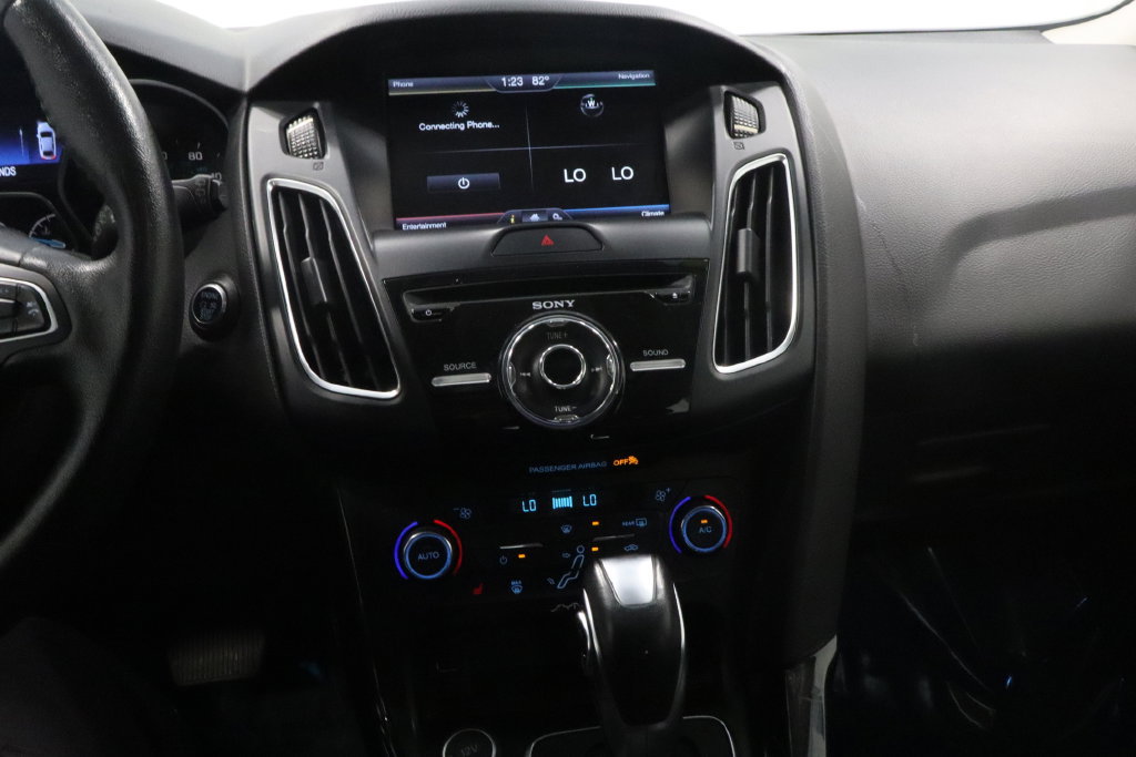 Used 2015 Ford Focus Titanium FWD image 20