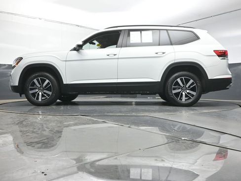 Certified 2023 Volkswagen Atlas SE image 35