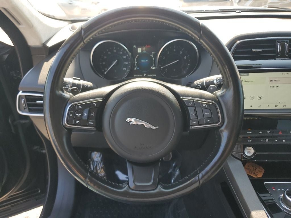 Used 2019 Jaguar F-PACE Premium AWD/4WD image 22