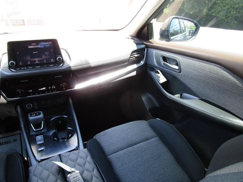 Used 2023 Nissan Rogue SV FWD image 10