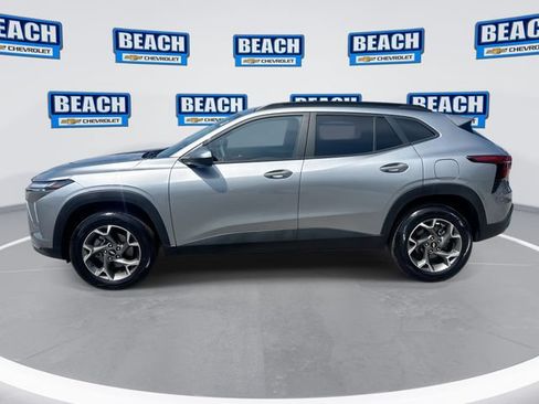 Used 2025 Chevrolet Trax LT FWD image 5