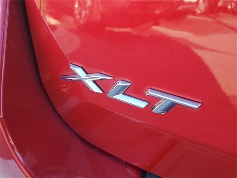 Used 2021 Ford Explorer XLT w/ Equipment Group 202A image 6