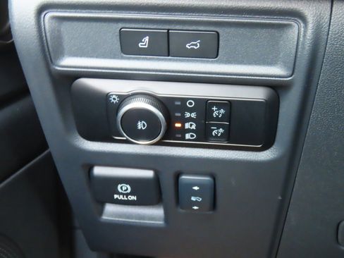 Certified 2024 Ford Expedition XLT image 27