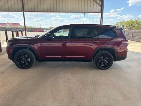 Used 2023 Jeep Grand Cherokee L Laredo AWD/4WD image 4