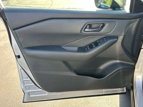 Used 2024 Nissan Rogue S FWD image 21