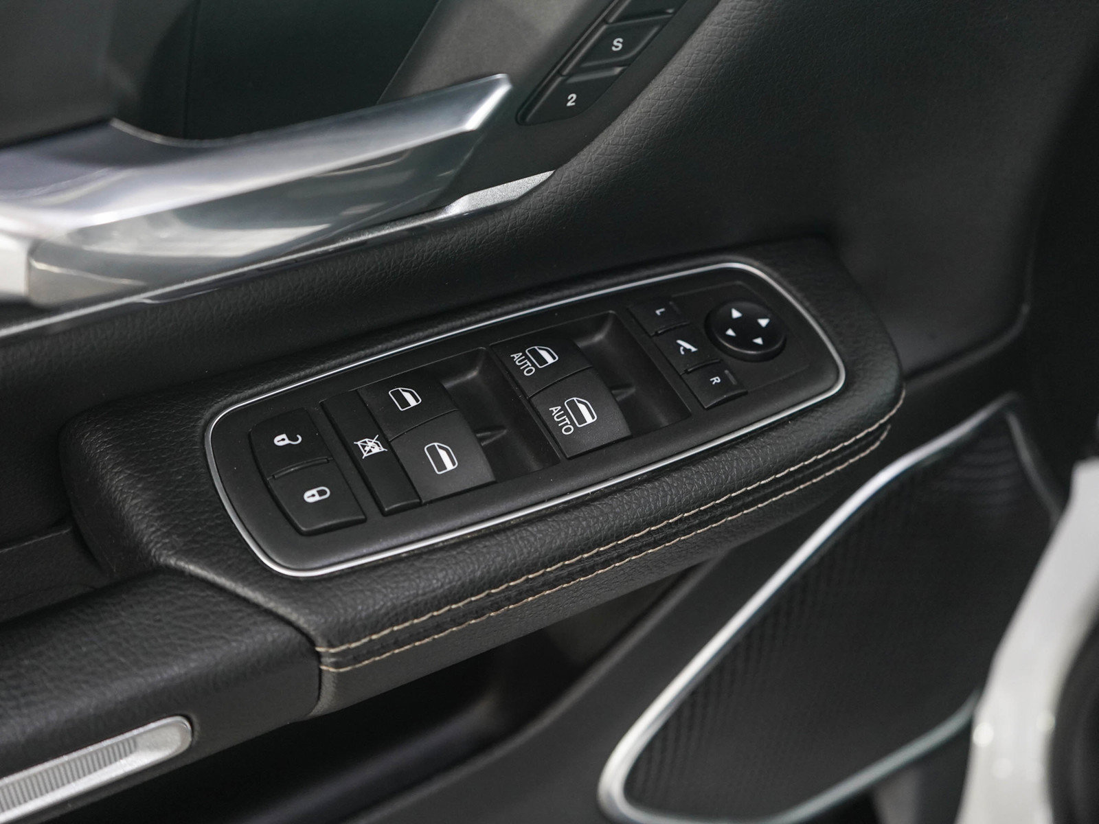 Used 2019 RAM 1500 Laramie AWD/4WD image 18