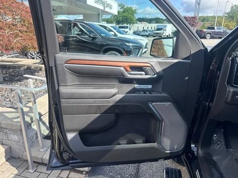 Used 2023 GMC Sierra 1500 Denali w/ Denali Reserve Package AWD/4WD image 9
